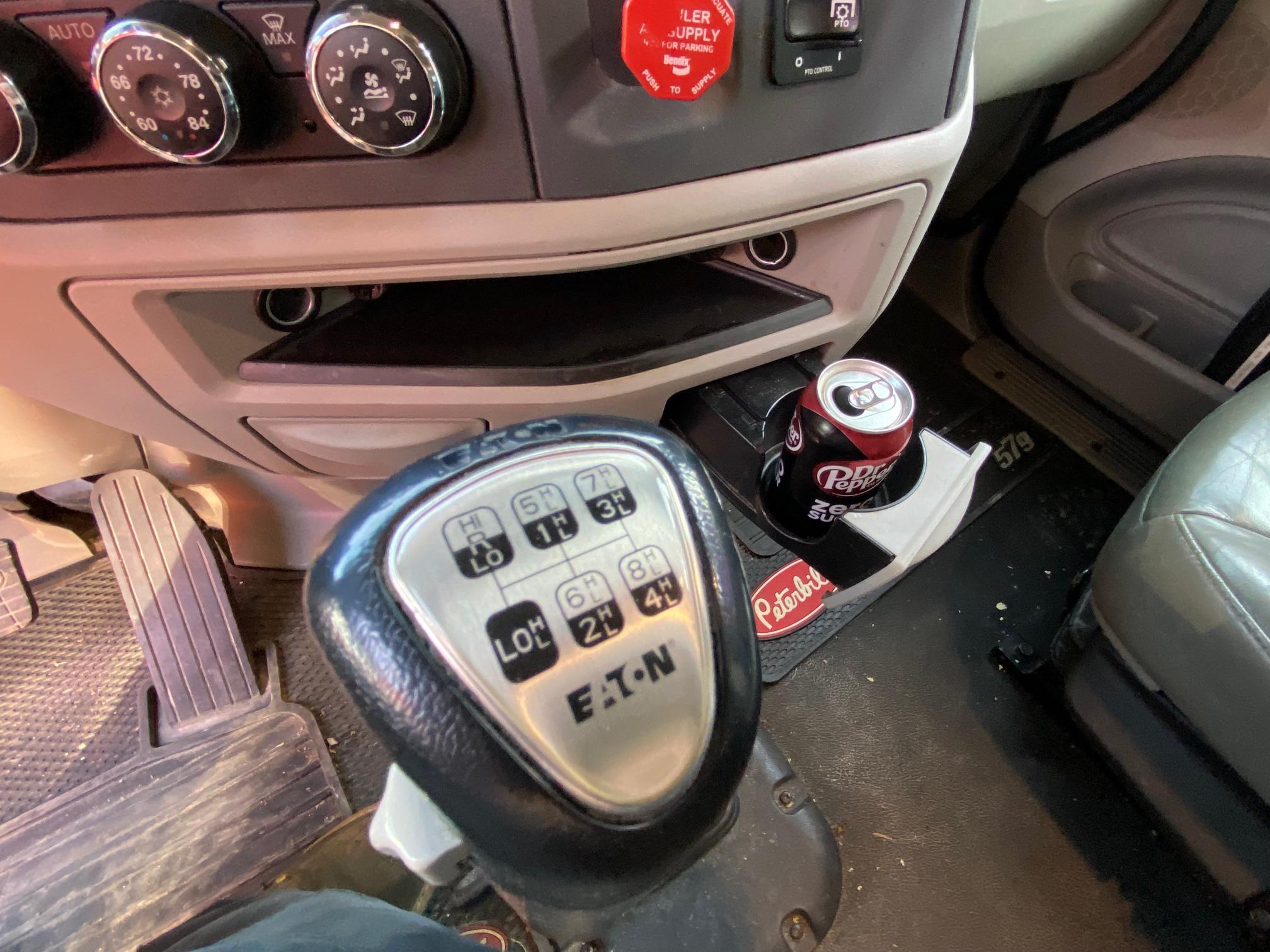 2020 PETERBILT 579 - Image 19